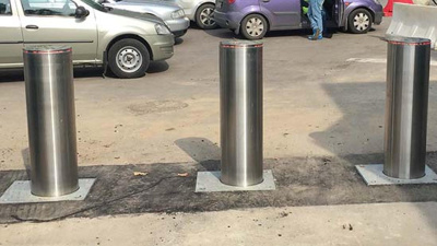 Гидравлический противотаранный боллард с внешней гидростанцией для системы контроля и управления доступом