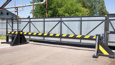 Противотаранный шлагбаум с  выдвижной стрелой для системы контроля и управления доступом