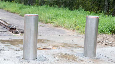 Гидравлический противотаранный боллард с интегрированным гидроприводом для системы контроля и управления доступом