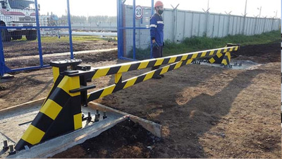 Поворотный противотаранный шлагбаум для системы контроля и управления доступом